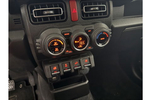 Suzuki Jimny 1.5 Style 4x4 AWD 4 Persoons Bullbar Clima Cruise Navi 15"LMV Stoelverwarming