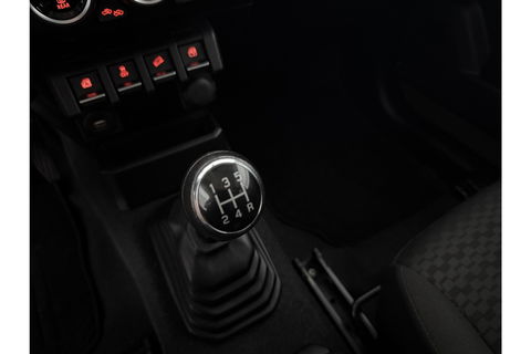 Suzuki Jimny 1.5 Style 4x4 AWD 4 Persoons Bullbar Clima Cruise Navi 15"LMV Stoelverwarming