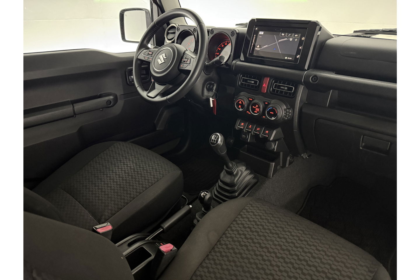 Suzuki Jimny 1.5 Style 4x4 AWD 4 Persoons Bullbar Clima Cruise Navi 15"LMV Stoelverwarming