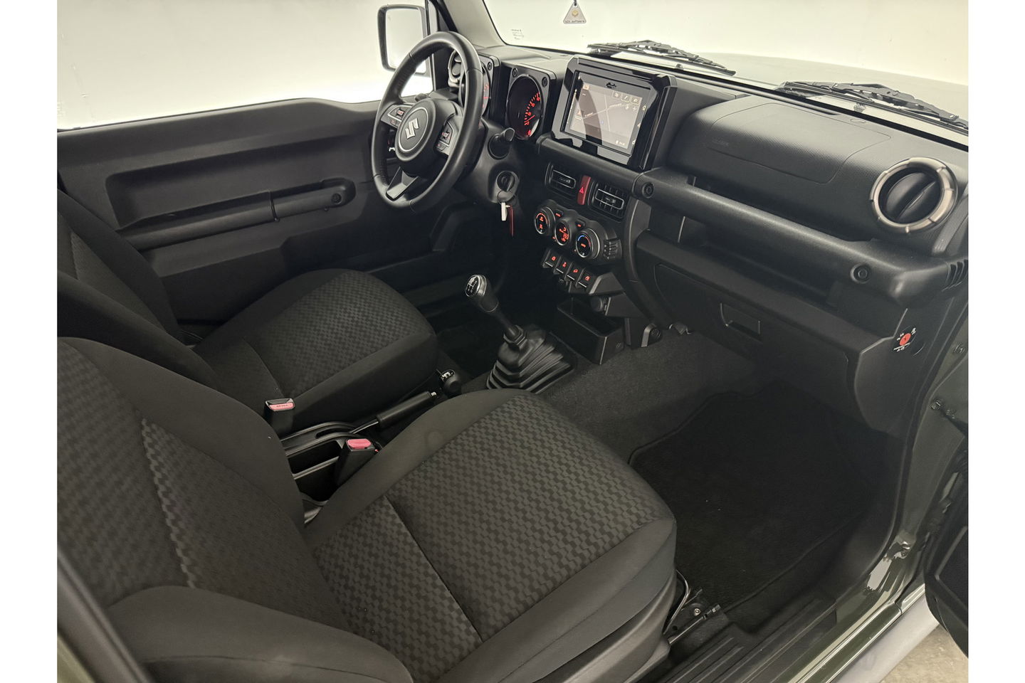 Suzuki Jimny 1.5 Style 4x4 AWD 4 Persoons Bullbar Clima Cruise Navi 15"LMV Stoelverwarming