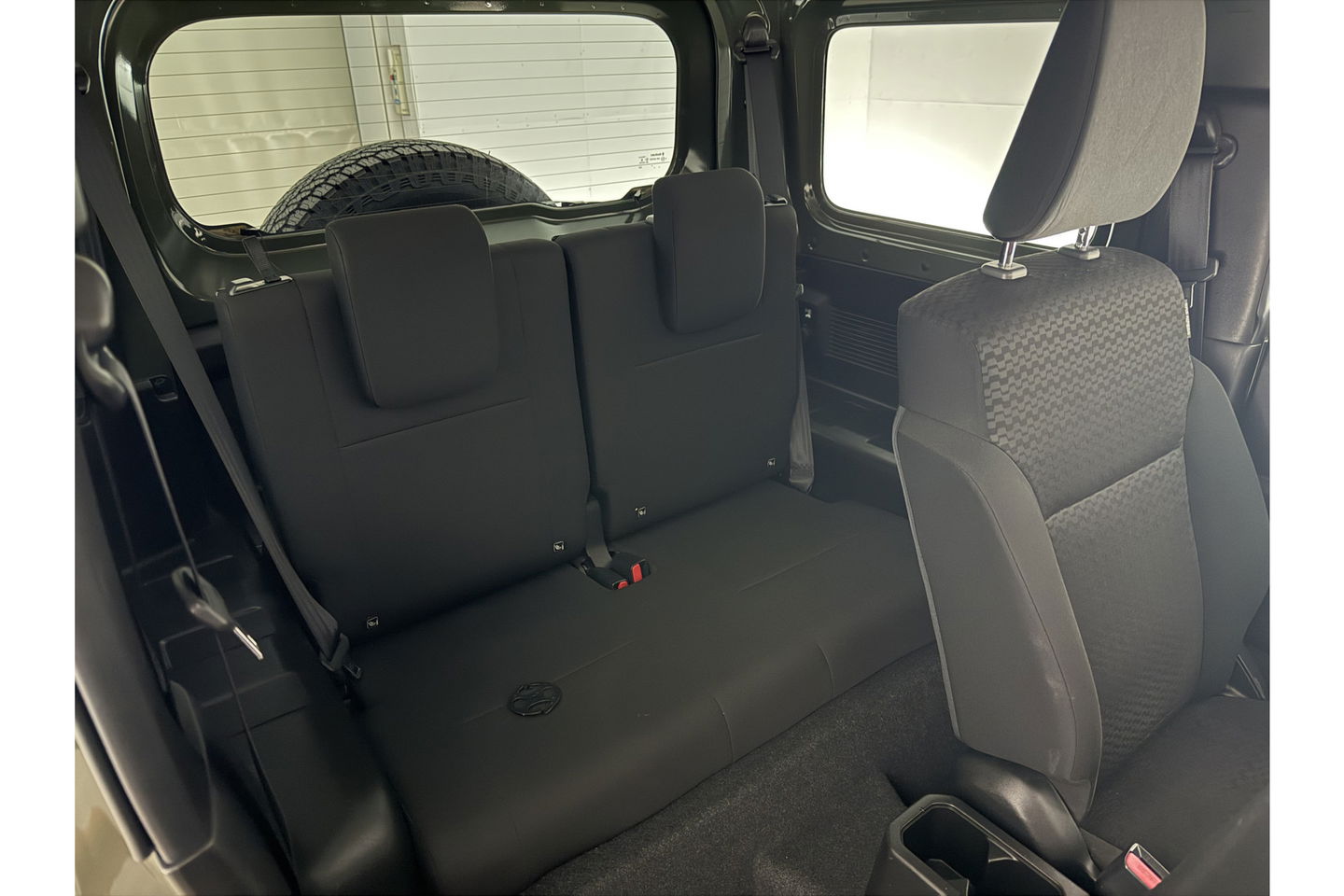 Suzuki Jimny 1.5 Style 4x4 AWD 4 Persoons Bullbar Clima Cruise Navi 15"LMV Stoelverwarming