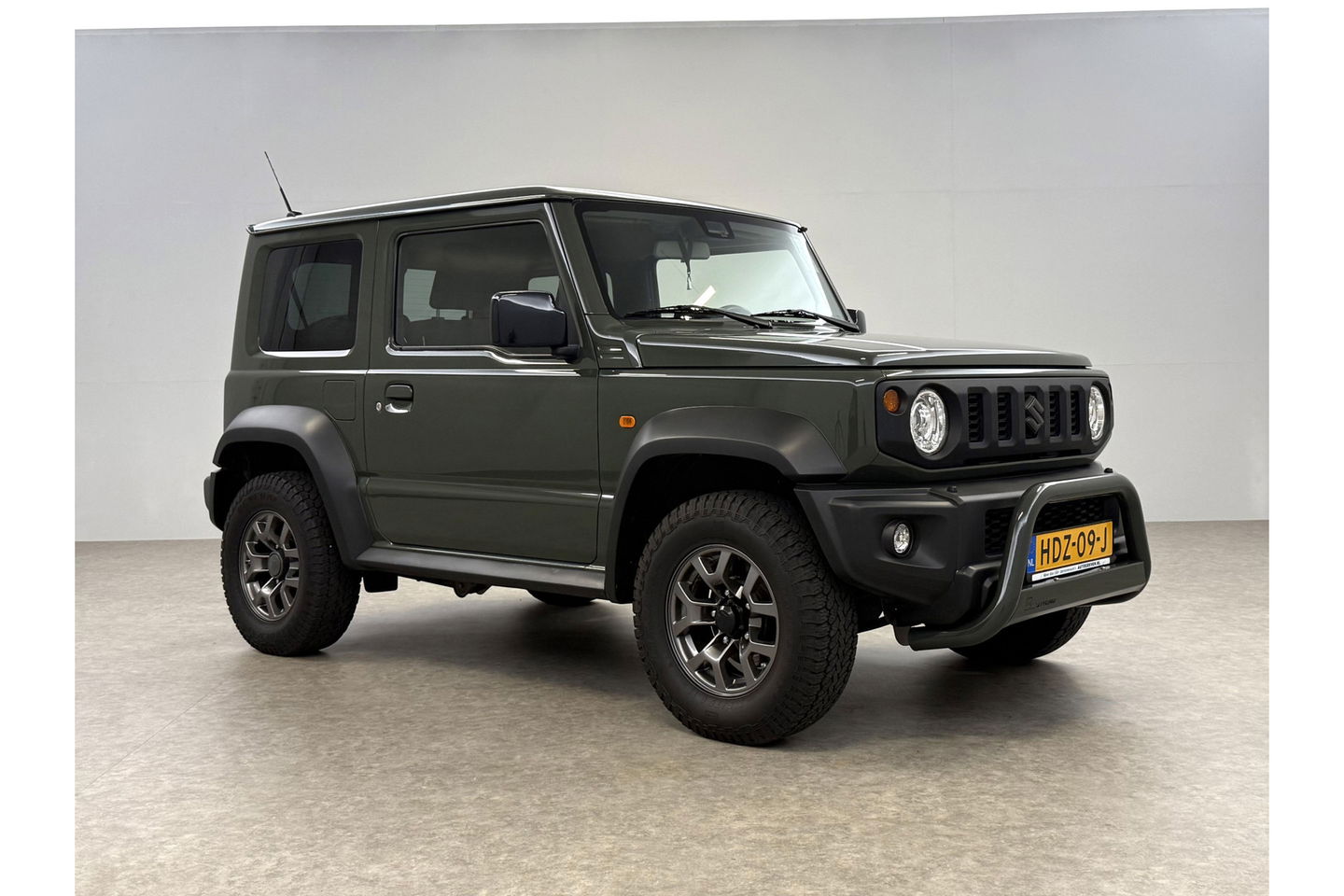 Suzuki Jimny 1.5 Style 4x4 AWD 4 Persoons Bullbar Clima Cruise Navi 15"LMV Stoelverwarming