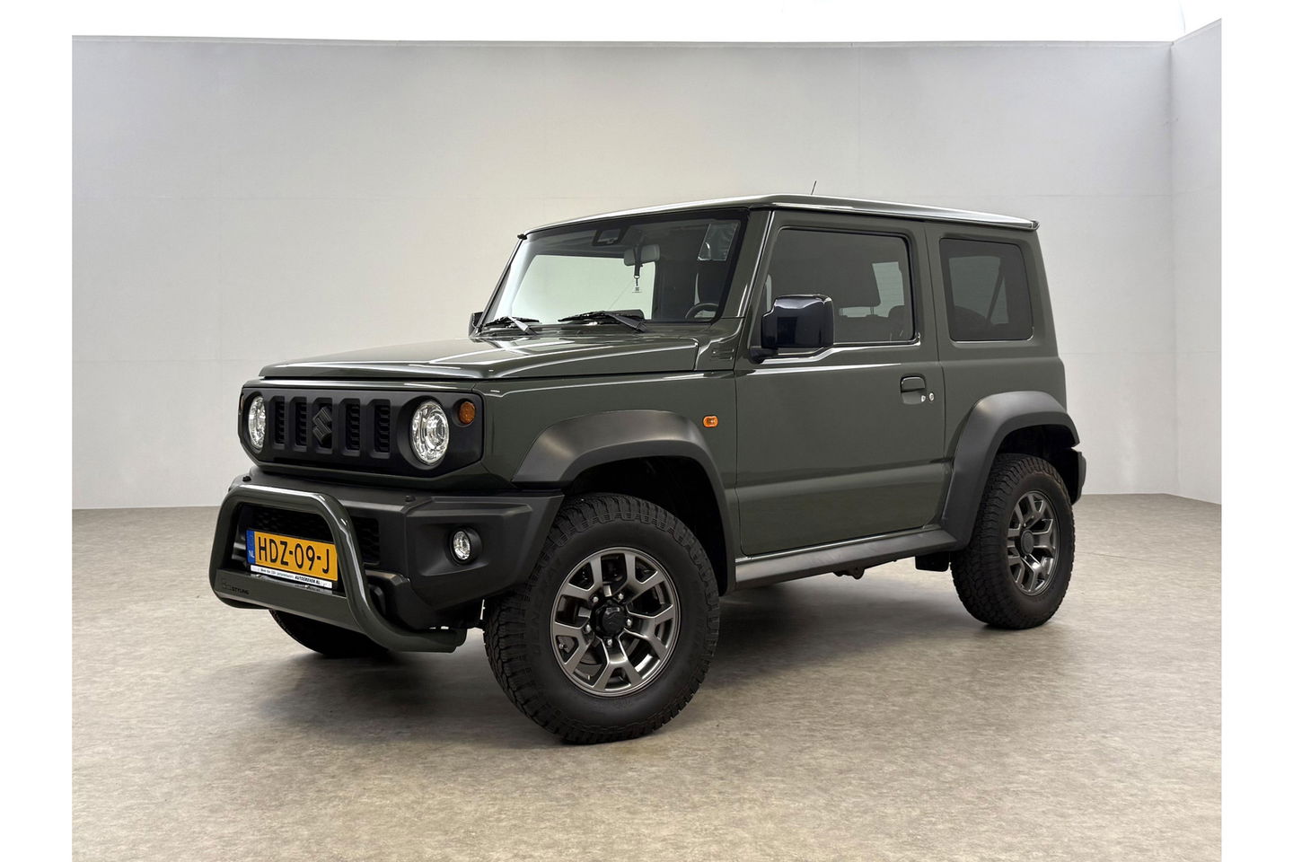 Suzuki Jimny 1.5 Style 4x4 AWD 4 Persoons Bullbar Clima Cruise Navi 15"LMV Stoelverwarming