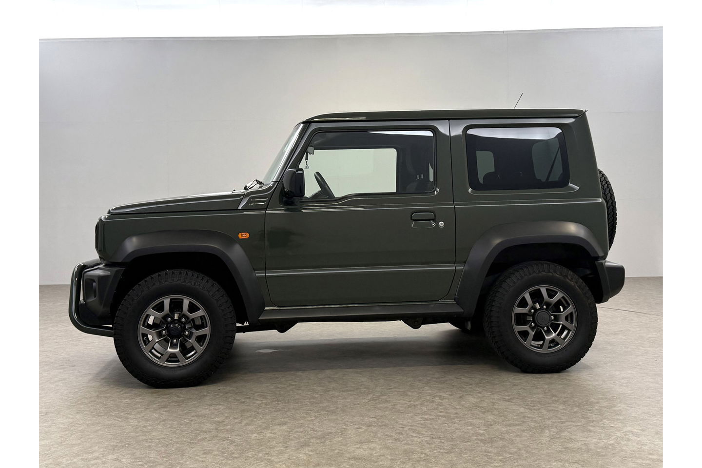 Suzuki Jimny 1.5 Style 4x4 AWD 4 Persoons Bullbar Clima Cruise Navi 15"LMV Stoelverwarming
