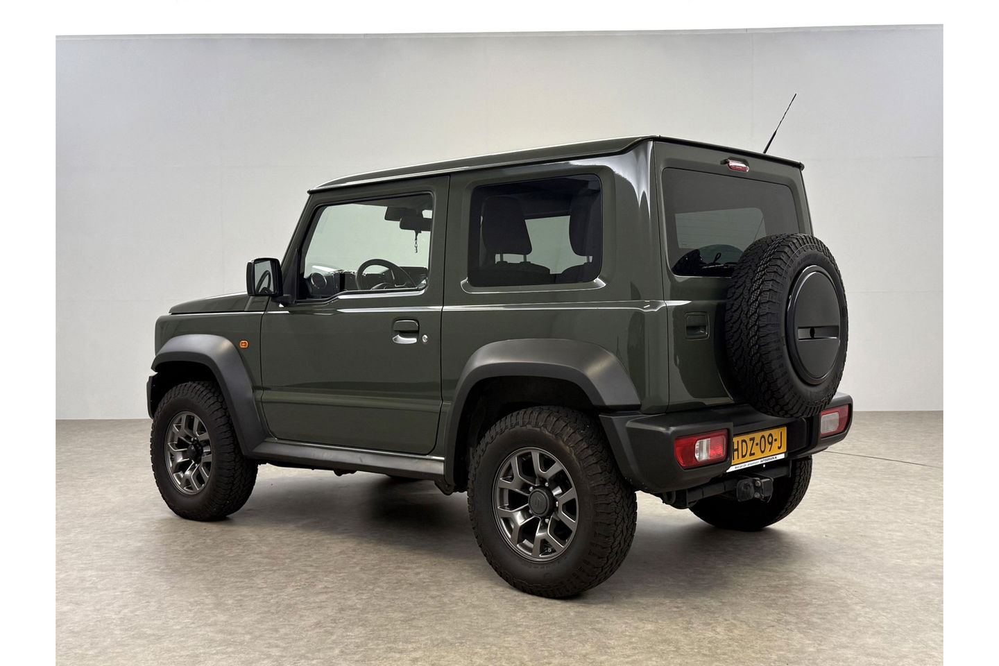 Suzuki Jimny 1.5 Style 4x4 AWD 4 Persoons Bullbar Clima Cruise Navi 15"LMV Stoelverwarming