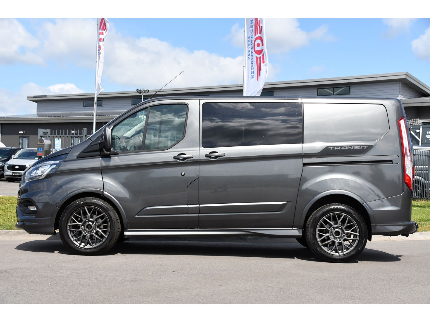 Ford Transit Custom 2.0 TDCI L1H1 Sport DC Camera, Cruise, Carplay, 170PK, Automaat, LED, 2 x Schuifdeur, Trekhaak, Leder, Uniek!
