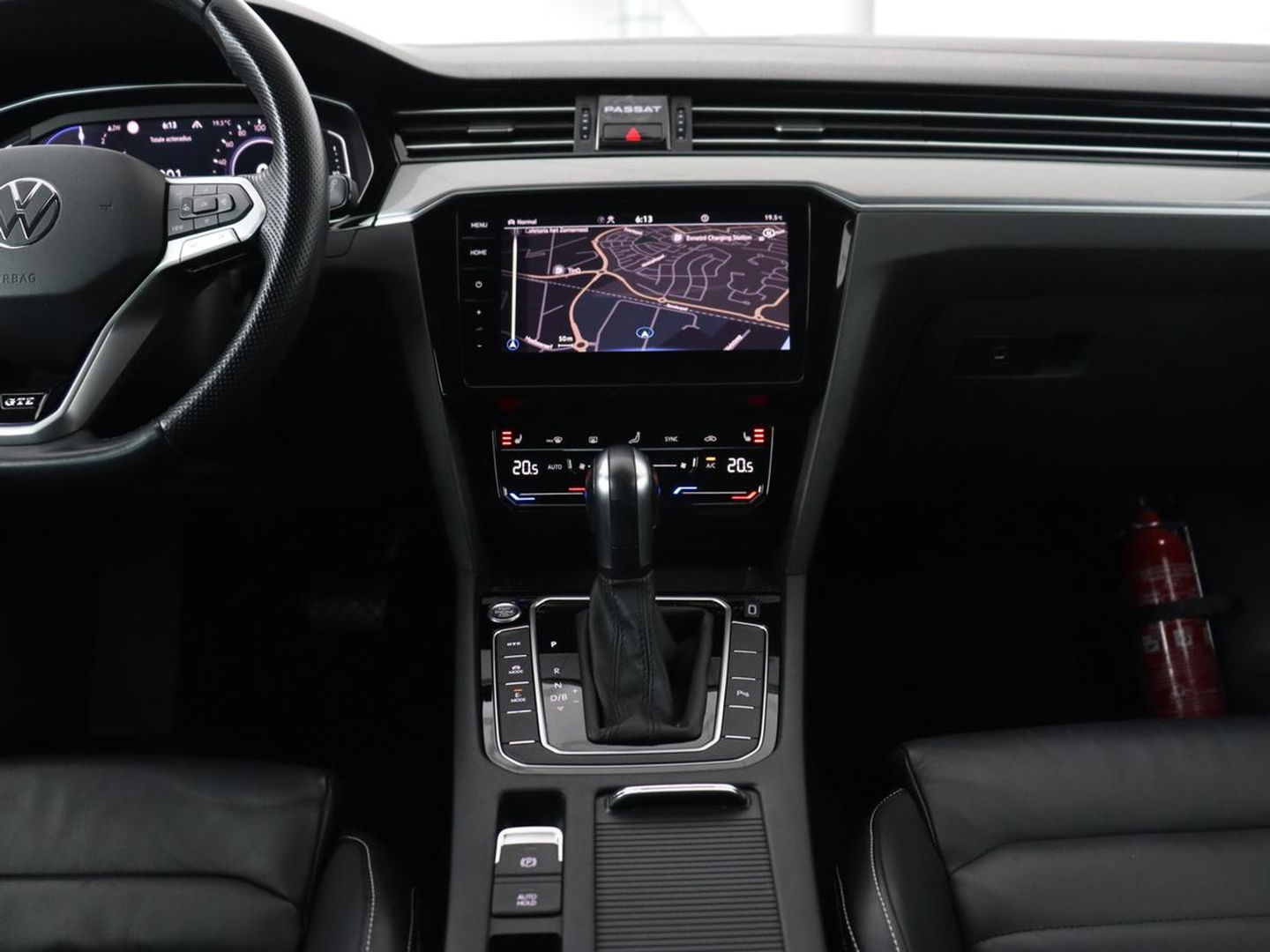 Volkswagen Passat 1.4 TSI PHEV GTE | Panoramadak | Leder | Trekhaak | Stoelverwarming | Camera | Marix LED | Massage | Virtual Cockpit | Carplay | Navigatie | Memory | Adaptive cruise