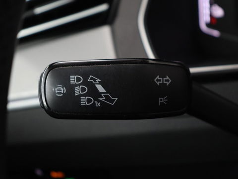 Volkswagen Passat 1.4 TSI PHEV GTE | Panoramadak | Leder | Trekhaak | Stoelverwarming | Camera | Marix LED | Massage | Virtual Cockpit | Carplay | Navigatie | Memory | Adaptive cruise