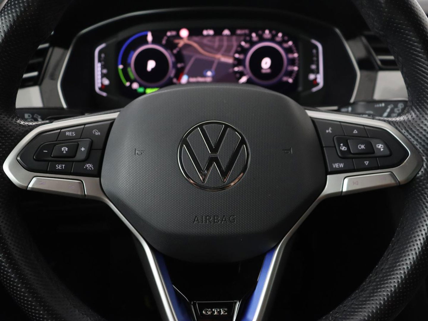 Volkswagen Passat 1.4 TSI PHEV GTE | Panoramadak | Leder | Trekhaak | Stoelverwarming | Camera | Marix LED | Massage | Virtual Cockpit | Carplay | Navigatie | Memory | Adaptive cruise