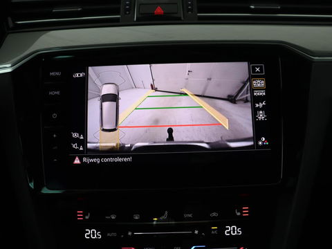 Volkswagen Passat 1.4 TSI PHEV GTE | Panoramadak | Leder | Trekhaak | Stoelverwarming | Camera | Marix LED | Massage | Virtual Cockpit | Carplay | Navigatie | Memory | Adaptive cruise