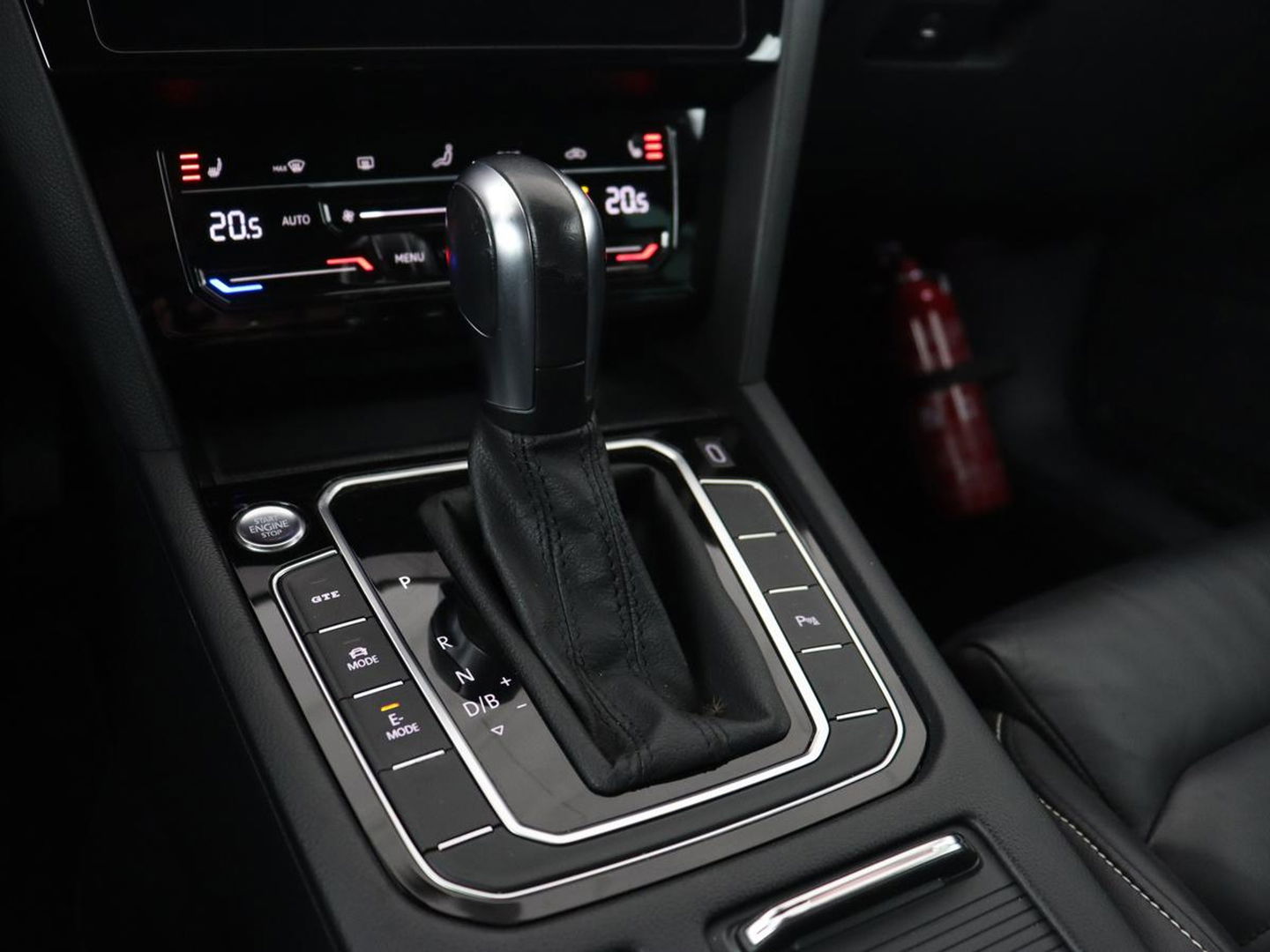Volkswagen Passat 1.4 TSI PHEV GTE | Panoramadak | Leder | Trekhaak | Stoelverwarming | Camera | Marix LED | Massage | Virtual Cockpit | Carplay | Navigatie | Memory | Adaptive cruise