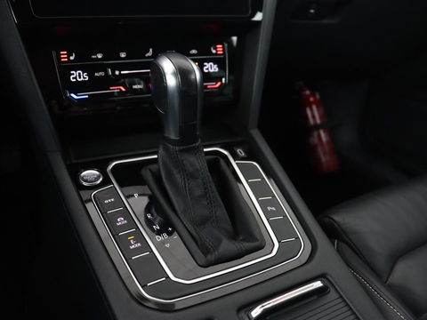 Volkswagen Passat 1.4 TSI PHEV GTE | Panoramadak | Leder | Trekhaak | Stoelverwarming | Camera | Marix LED | Massage | Virtual Cockpit | Carplay | Navigatie | Memory | Adaptive cruise