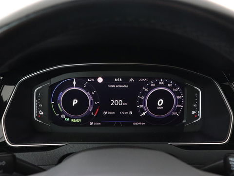 Volkswagen Passat 1.4 TSI PHEV GTE | Panoramadak | Leder | Trekhaak | Stoelverwarming | Camera | Marix LED | Massage | Virtual Cockpit | Carplay | Navigatie | Memory | Adaptive cruise