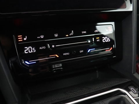 Volkswagen Passat 1.4 TSI PHEV GTE | Panoramadak | Leder | Trekhaak | Stoelverwarming | Camera | Marix LED | Massage | Virtual Cockpit | Carplay | Navigatie | Memory | Adaptive cruise