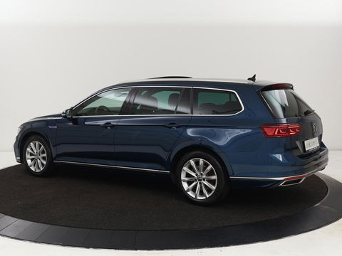 Volkswagen Passat 1.4 TSI PHEV GTE | Panoramadak | Leder | Trekhaak | Stoelverwarming | Camera | Marix LED | Massage | Virtual Cockpit | Carplay | Navigatie | Memory | Adaptive cruise