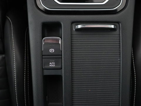 Volkswagen Passat 1.4 TSI PHEV GTE | Panoramadak | Leder | Trekhaak | Stoelverwarming | Camera | Marix LED | Massage | Virtual Cockpit | Carplay | Navigatie | Memory | Adaptive cruise