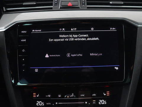 Volkswagen Passat 1.4 TSI PHEV GTE | Panoramadak | Leder | Trekhaak | Stoelverwarming | Camera | Marix LED | Massage | Virtual Cockpit | Carplay | Navigatie | Memory | Adaptive cruise