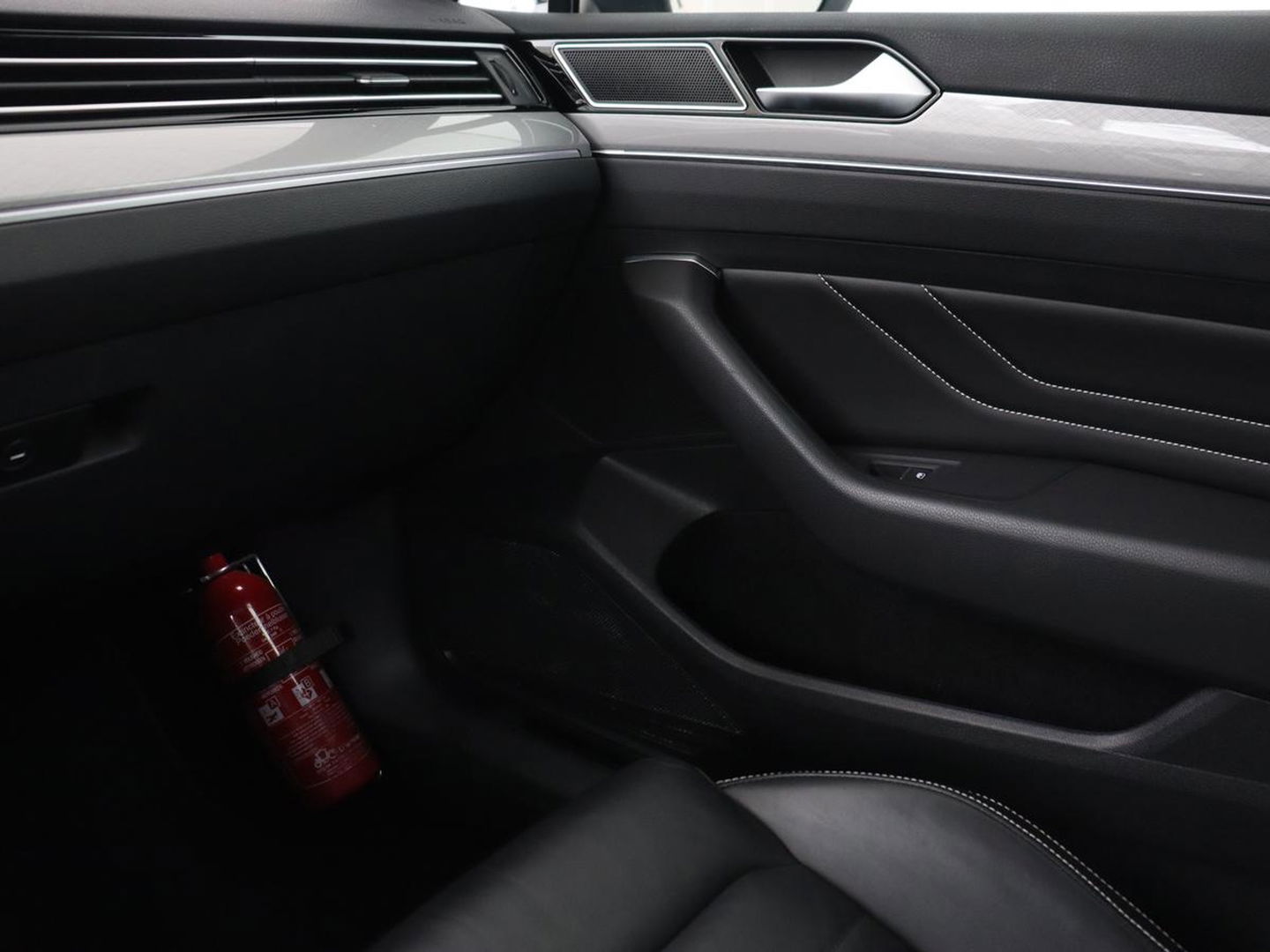 Volkswagen Passat 1.4 TSI PHEV GTE | Panoramadak | Leder | Trekhaak | Stoelverwarming | Camera | Marix LED | Massage | Virtual Cockpit | Carplay | Navigatie | Memory | Adaptive cruise
