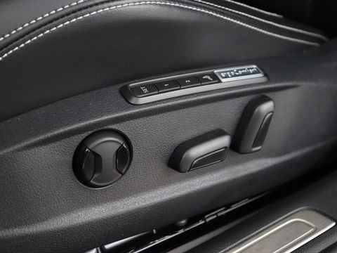 Volkswagen Passat 1.4 TSI PHEV GTE | Panoramadak | Leder | Trekhaak | Stoelverwarming | Camera | Marix LED | Massage | Virtual Cockpit | Carplay | Navigatie | Memory | Adaptive cruise