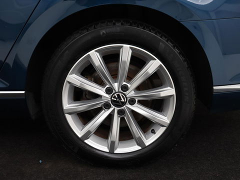 Volkswagen Passat 1.4 TSI PHEV GTE | Panoramadak | Leder | Trekhaak | Stoelverwarming | Camera | Marix LED | Massage | Virtual Cockpit | Carplay | Navigatie | Memory | Adaptive cruise