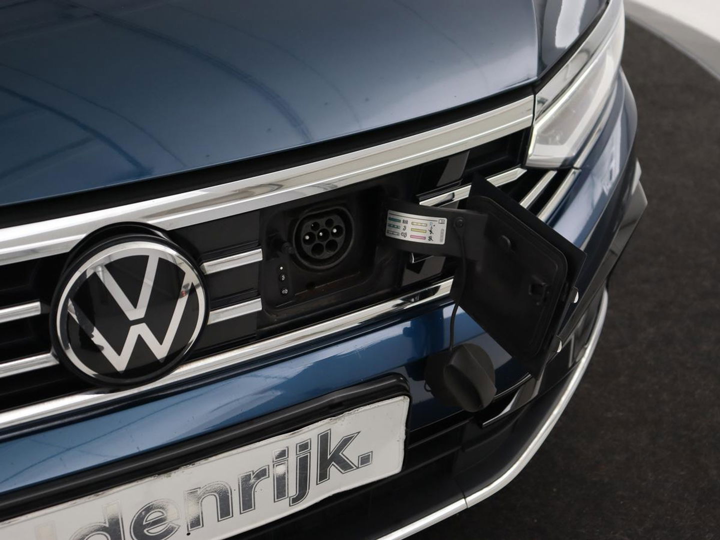 Volkswagen Passat 1.4 TSI PHEV GTE | Panoramadak | Leder | Trekhaak | Stoelverwarming | Camera | Marix LED | Massage | Virtual Cockpit | Carplay | Navigatie | Memory | Adaptive cruise