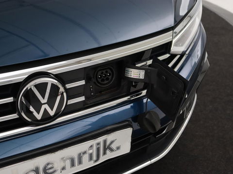 Volkswagen Passat 1.4 TSI PHEV GTE | Panoramadak | Leder | Trekhaak | Stoelverwarming | Camera | Marix LED | Massage | Virtual Cockpit | Carplay | Navigatie | Memory | Adaptive cruise
