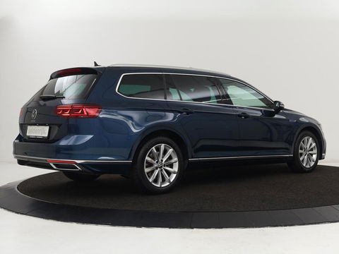 Volkswagen Passat 1.4 TSI PHEV GTE | Panoramadak | Leder | Trekhaak | Stoelverwarming | Camera | Marix LED | Massage | Virtual Cockpit | Carplay | Navigatie | Memory | Adaptive cruise