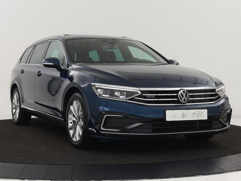 Volkswagen Passat 1.4 TSI PHEV GTE | Panoramadak | Leder | Trekhaak | Stoelverwarming | Camera | Marix LED | Massage | Virtual Cockpit | Carplay | Navigatie | Memory | Adaptive cruise
