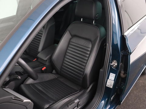Volkswagen Passat 1.4 TSI PHEV GTE | Panoramadak | Leder | Trekhaak | Stoelverwarming | Camera | Marix LED | Massage | Virtual Cockpit | Carplay | Navigatie | Memory | Adaptive cruise