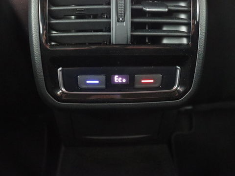 Volkswagen Passat 1.4 TSI PHEV GTE | Panoramadak | Leder | Trekhaak | Stoelverwarming | Camera | Marix LED | Massage | Virtual Cockpit | Carplay | Navigatie | Memory | Adaptive cruise