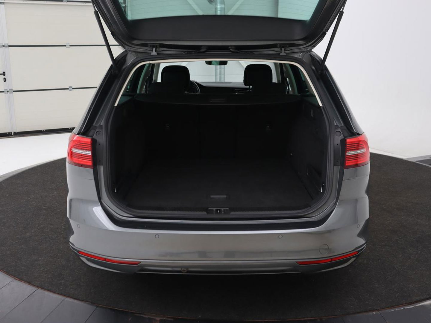 Volkswagen Passat 1.6 TDI Business Edition | Trekhaak | Full LED | Navigatie | Keyless | Parkeerhulp | Climate control | Cruise control | Bluetooth