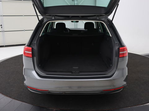 Volkswagen Passat 1.6 TDI Business Edition | Trekhaak | Full LED | Navigatie | Keyless | Parkeerhulp | Climate control | Cruise control | Bluetooth