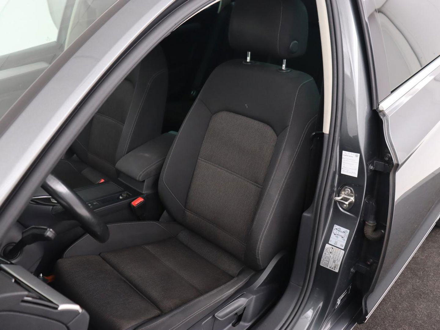 Volkswagen Passat 1.6 TDI Business Edition | Trekhaak | Full LED | Navigatie | Keyless | Parkeerhulp | Climate control | Cruise control | Bluetooth