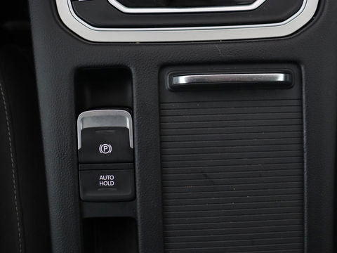 Volkswagen Passat 1.6 TDI Business Edition | Trekhaak | Full LED | Navigatie | Keyless | Parkeerhulp | Climate control | Cruise control | Bluetooth