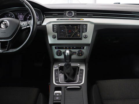 Volkswagen Passat 1.6 TDI Business Edition | Trekhaak | Full LED | Navigatie | Keyless | Parkeerhulp | Climate control | Cruise control | Bluetooth