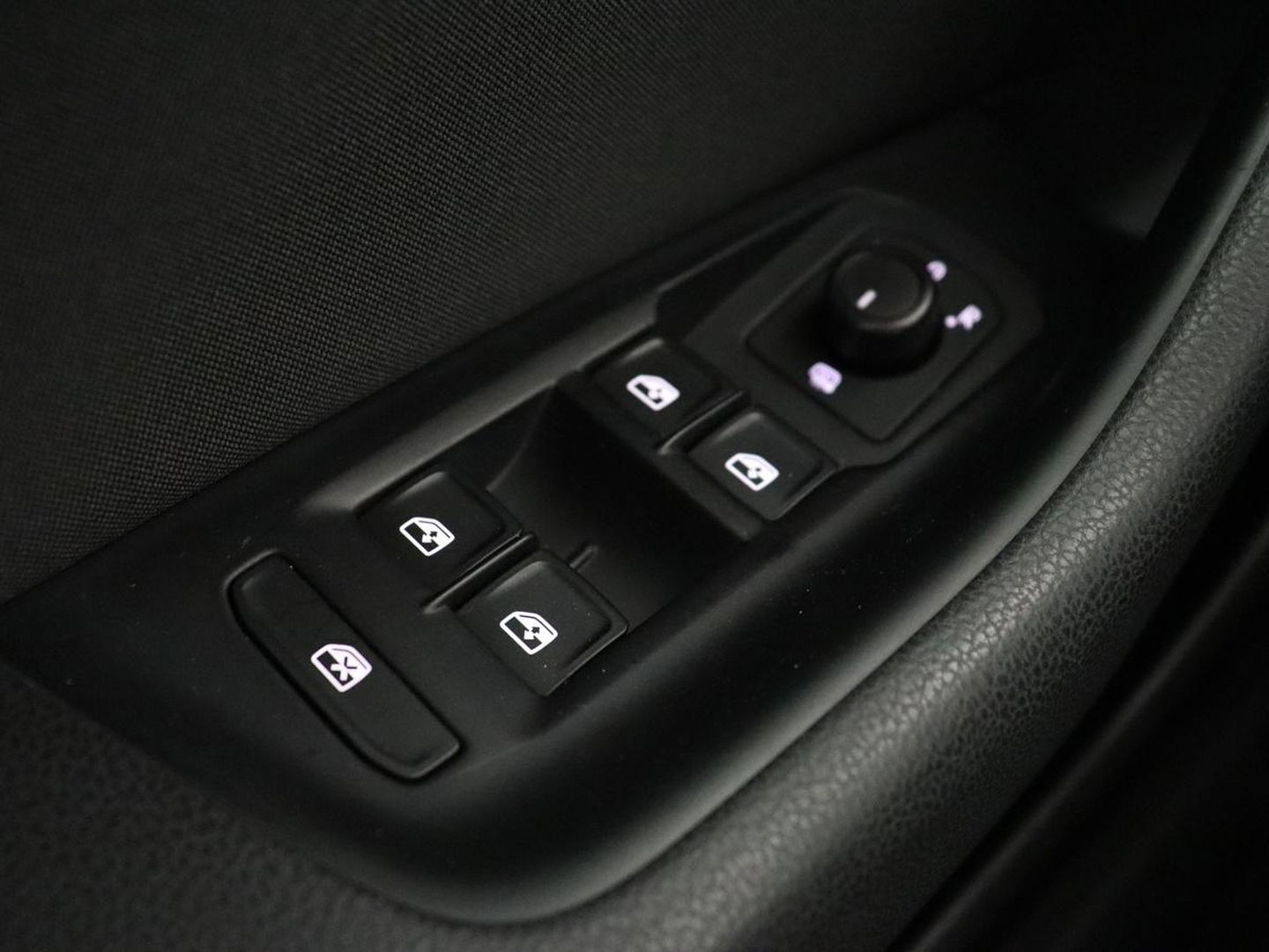 Volkswagen Passat 1.6 TDI Business Edition | Trekhaak | Full LED | Navigatie | Keyless | Parkeerhulp | Climate control | Cruise control | Bluetooth