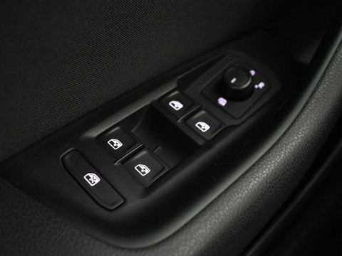 Volkswagen Passat 1.6 TDI Business Edition | Trekhaak | Full LED | Navigatie | Keyless | Parkeerhulp | Climate control | Cruise control | Bluetooth