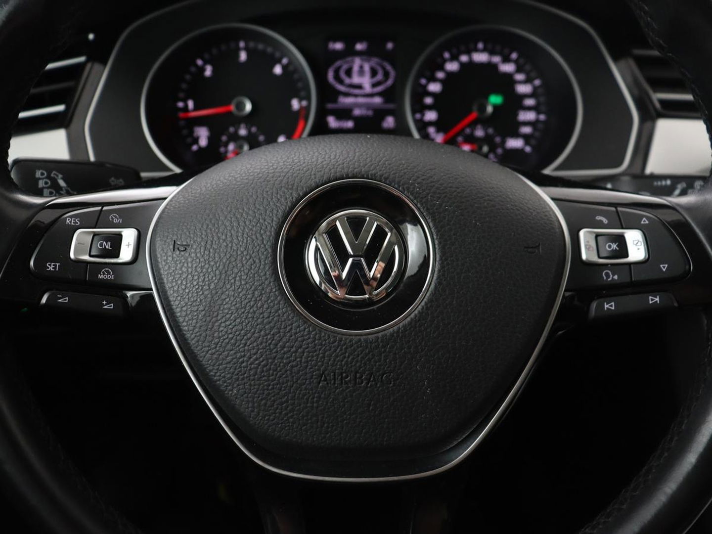 Volkswagen Passat 1.6 TDI Business Edition | Trekhaak | Full LED | Navigatie | Keyless | Parkeerhulp | Climate control | Cruise control | Bluetooth