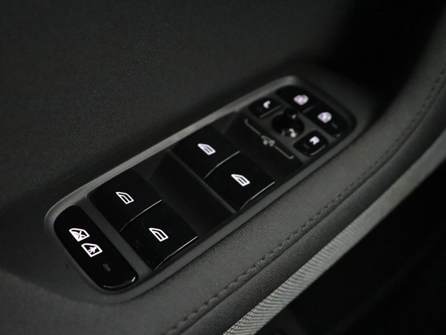 Polestar 2 Long Range Dual Motor Launch Edition 78kWh | Panoramadak | Stoel & stuurverwarming | 360 camera | Adaptive cruise | Harman/Kardon | Carplay