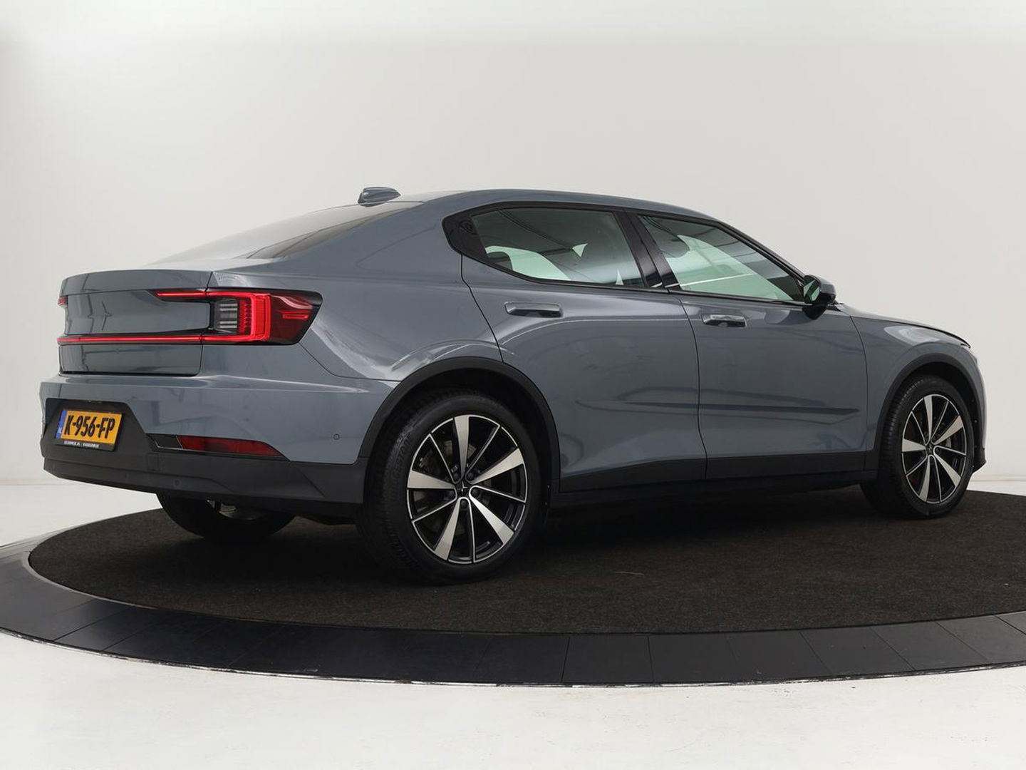 Polestar 2 Long Range Dual Motor Launch Edition 78kWh | Panoramadak | Stoel & stuurverwarming | 360 camera | Adaptive cruise | Harman/Kardon | Carplay