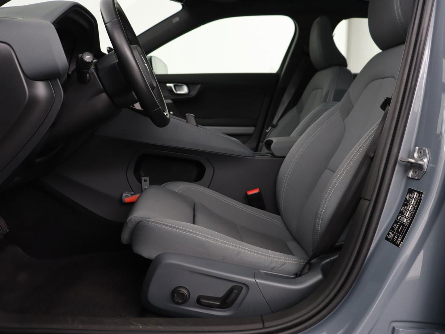 Polestar 2 Long Range Dual Motor Launch Edition 78kWh | Panoramadak | Stoel & stuurverwarming | 360 camera | Adaptive cruise | Harman/Kardon | Carplay