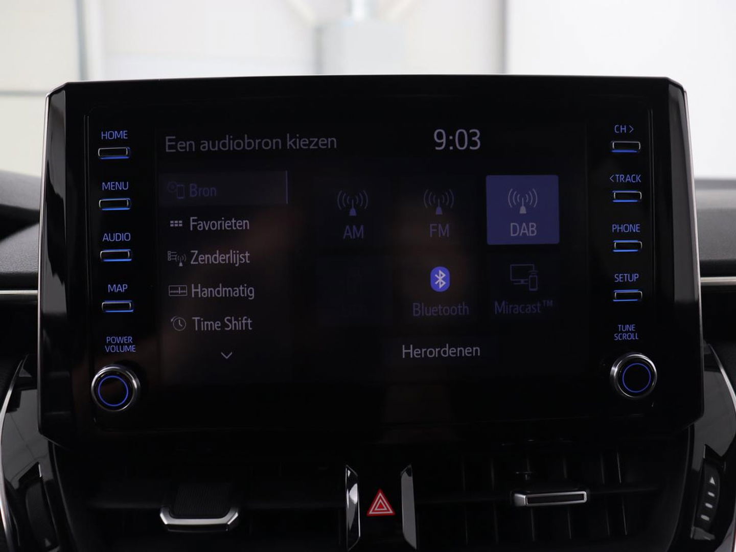 Toyota Corolla 1.8 Hybrid Business Plus | Stoelverwarming | Camera | Adaptive cruise | Carplay | Keyless | Full LED | Climate control | DAB | Bluetooth