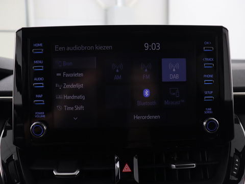 Toyota Corolla 1.8 Hybrid Business Plus | Stoelverwarming | Camera | Adaptive cruise | Carplay | Keyless | Full LED | Climate control | DAB | Bluetooth