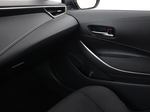 Toyota Corolla 1.8 Hybrid Business Plus | Stoelverwarming | Camera | Adaptive cruise | Carplay | Keyless | Full LED | Climate control | DAB | Bluetooth