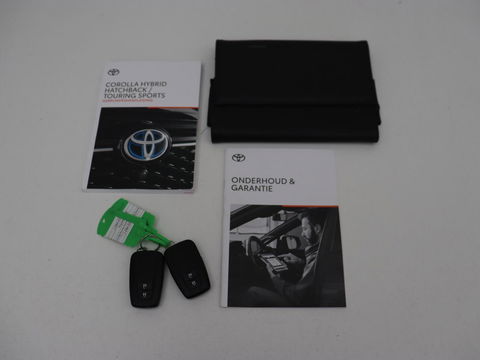 Toyota Corolla 1.8 Hybrid Business Plus | Stoelverwarming | Camera | Adaptive cruise | Carplay | Keyless | Full LED | Climate control | DAB | Bluetooth