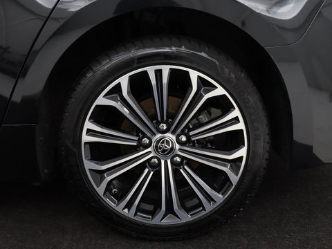 Toyota Corolla 1.8 Hybrid Business Plus | Stoelverwarming | Camera | Adaptive cruise | Carplay | Keyless | Full LED | Climate control | DAB | Bluetooth