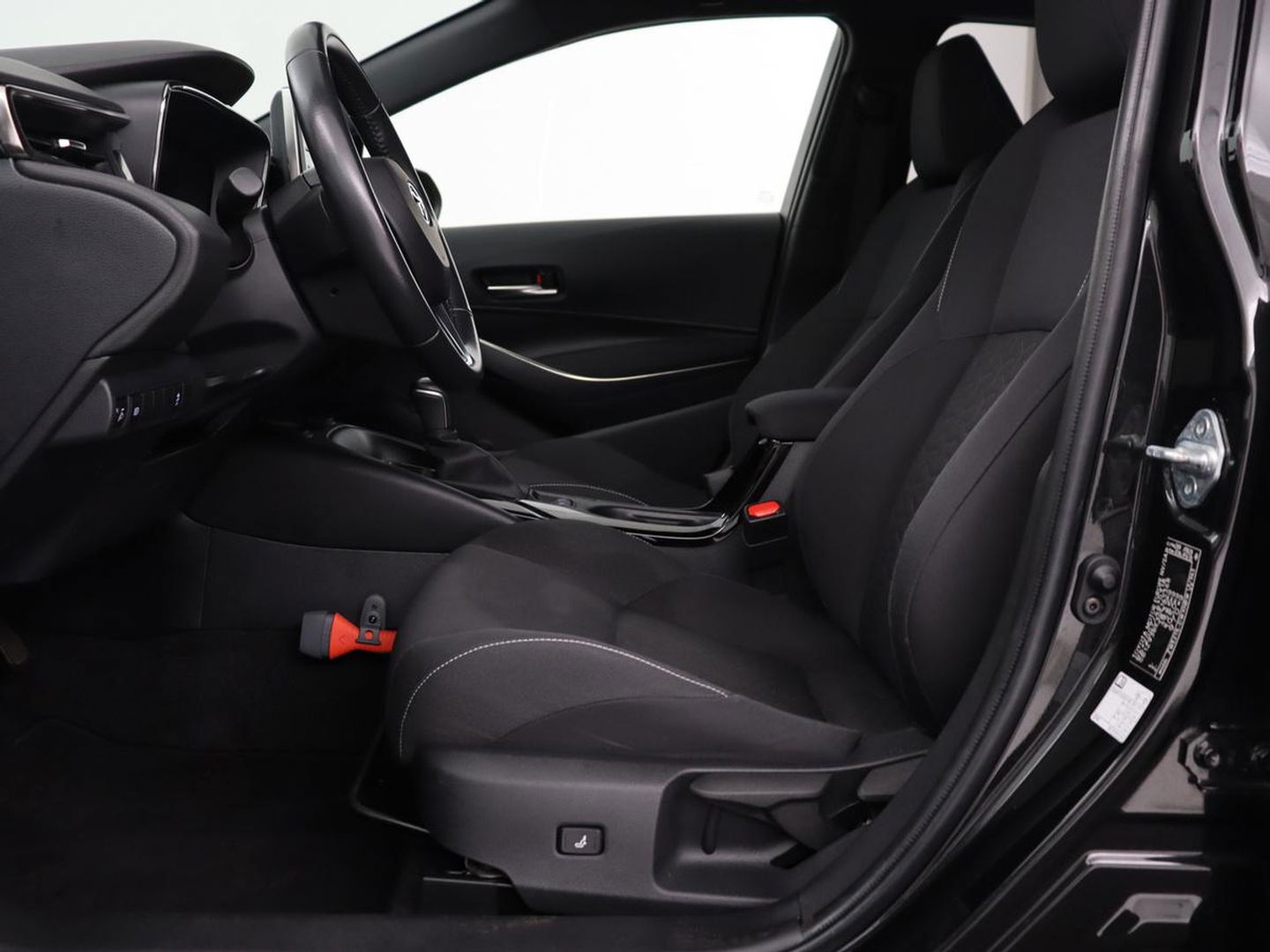 Toyota Corolla 1.8 Hybrid Business Plus | Stoelverwarming | Camera | Adaptive cruise | Carplay | Keyless | Full LED | Climate control | DAB | Bluetooth