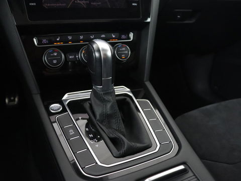 Volkswagen Arteon 2.0 TDI Elegance | Panoramadak | Stoelverwarming | Camera | Leder/Alcantara | Virtual Cockpit | Adaptive cruise | Keyless | LED Plus | Carplay | Navigatie