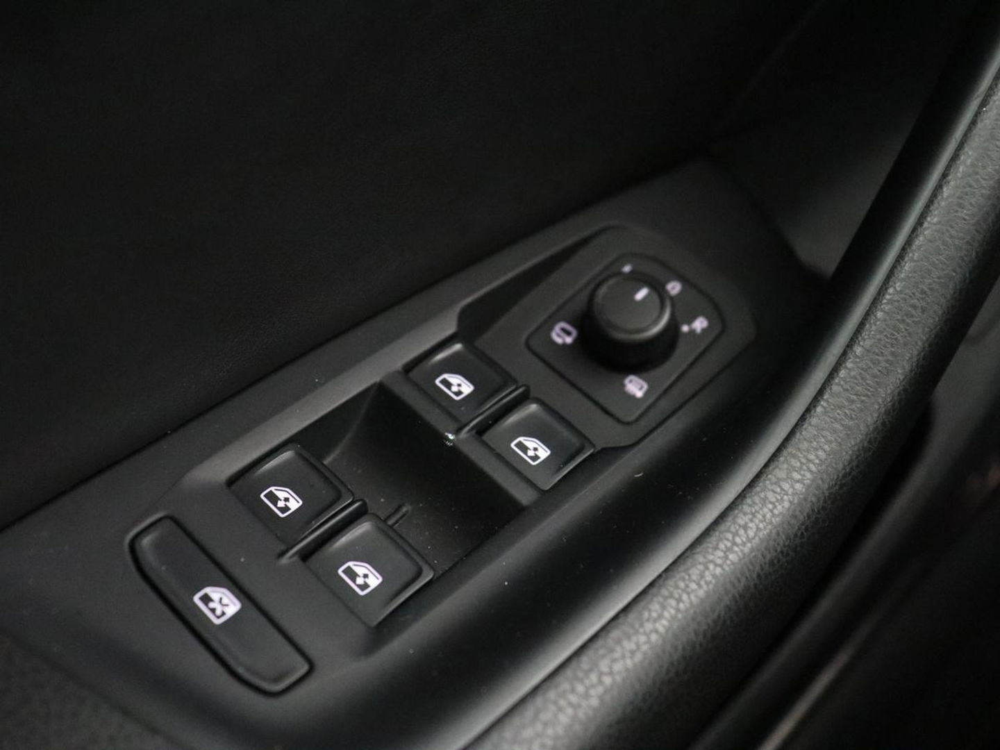 Volkswagen Arteon 2.0 TDI Elegance | Panoramadak | Stoelverwarming | Camera | Leder/Alcantara | Virtual Cockpit | Adaptive cruise | Keyless | LED Plus | Carplay | Navigatie