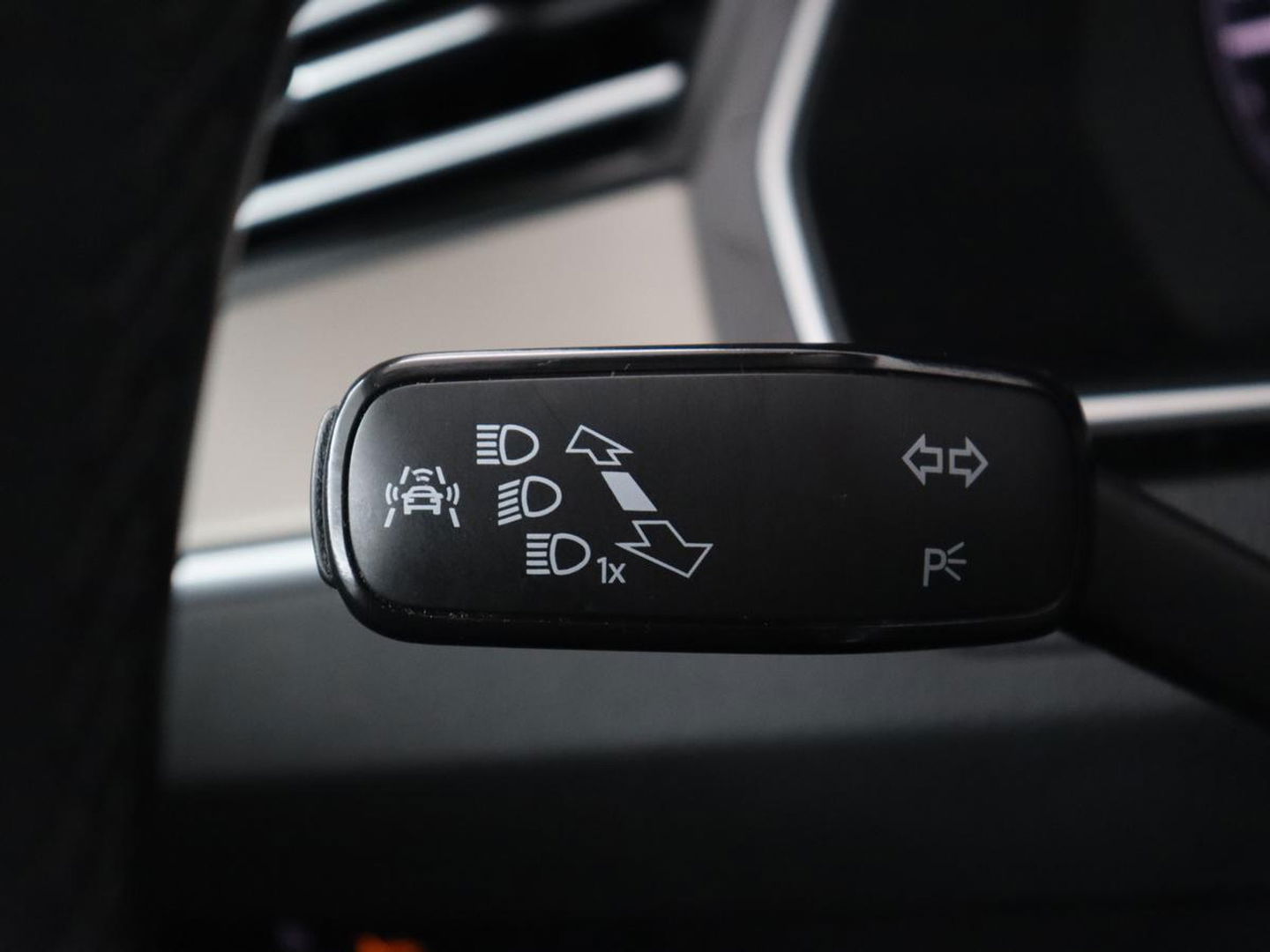 Volkswagen Arteon 2.0 TDI Elegance | Panoramadak | Stoelverwarming | Camera | Leder/Alcantara | Virtual Cockpit | Adaptive cruise | Keyless | LED Plus | Carplay | Navigatie